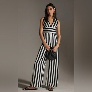 🌾 Hutch Black and White Sleeveless V-Neck Jumpsuit
